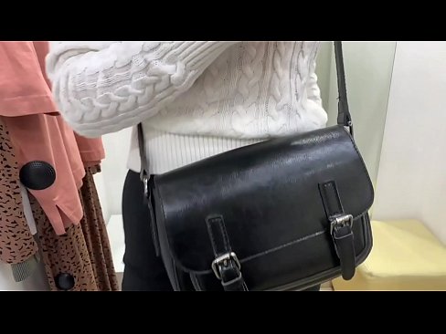 ❤️ Masturbasi umum saka asu enom FeralBerry karo dildo ing kamar fitting Super porn ing kita  ❌️